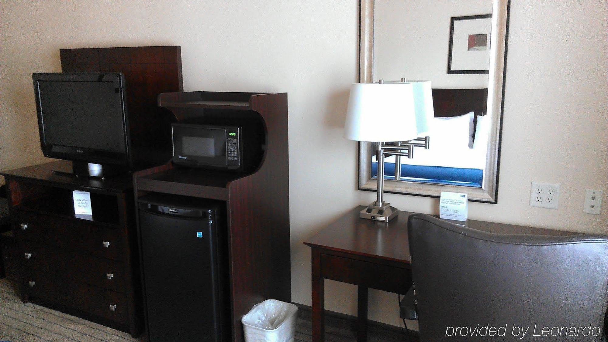 Holiday Inn Express Hotel & Suites Marshall By Ihg Ngoại thất bức ảnh
